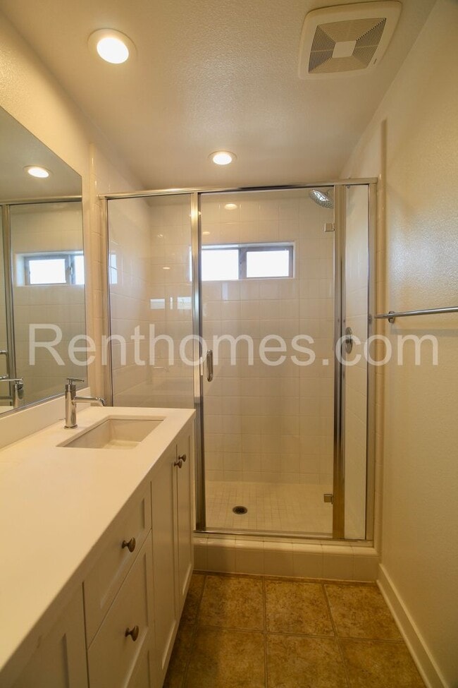 Building Photo - 1716 Discovery Falls Dr