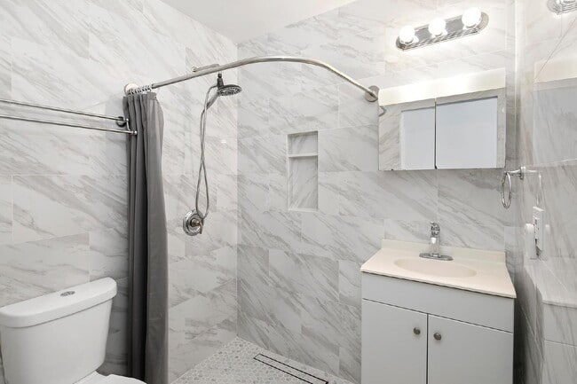 Building Photo - Charming 1 Bedroom, 1 Bathroom Apartment