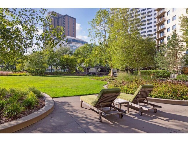 Building Photo - 1225 La Salle Ave