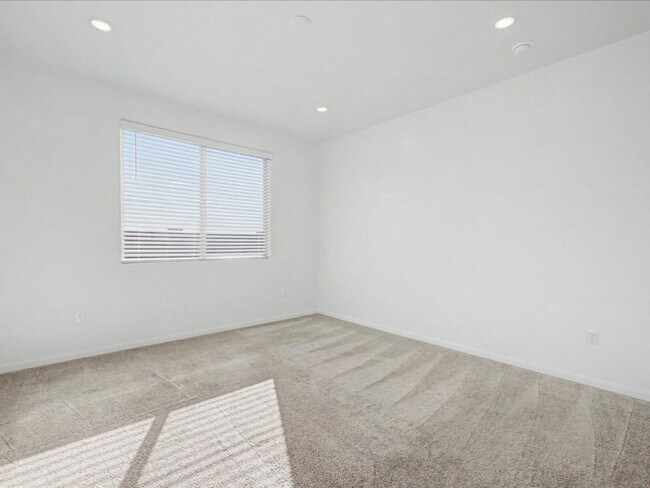 Building Photo - 17606 S Ridgerunner Dr