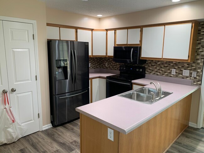 Kitchen W/ Pantry - 106 Whitaker Ct