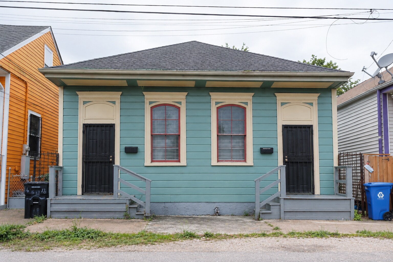 Building Photo - 1618 Spain St