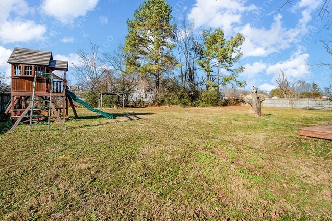 Building Photo - 6601 Amanda Way