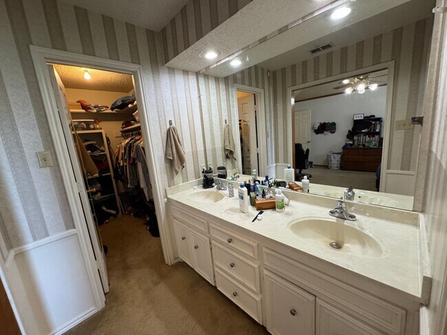 Building Photo - Available July 10th with storage shed & all appliances included!