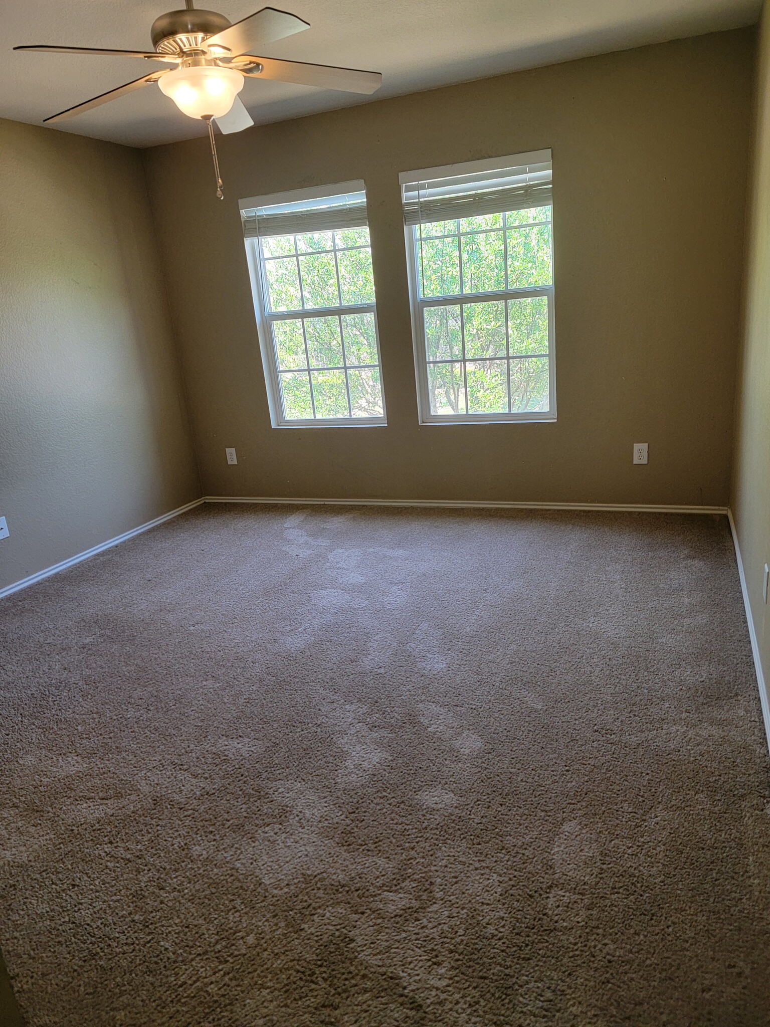 Building Photo - 1330 Rusk Dr