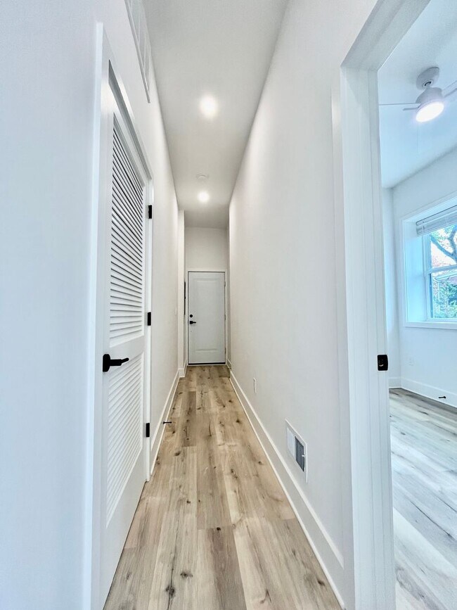 Building Photo - 1802 11th St NW