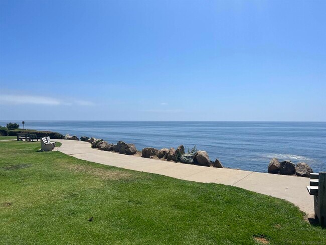 Building Photo - 5490 La Jolla Blvd