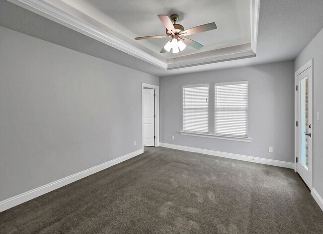 Building Photo - Stunning Rental in Navarre!