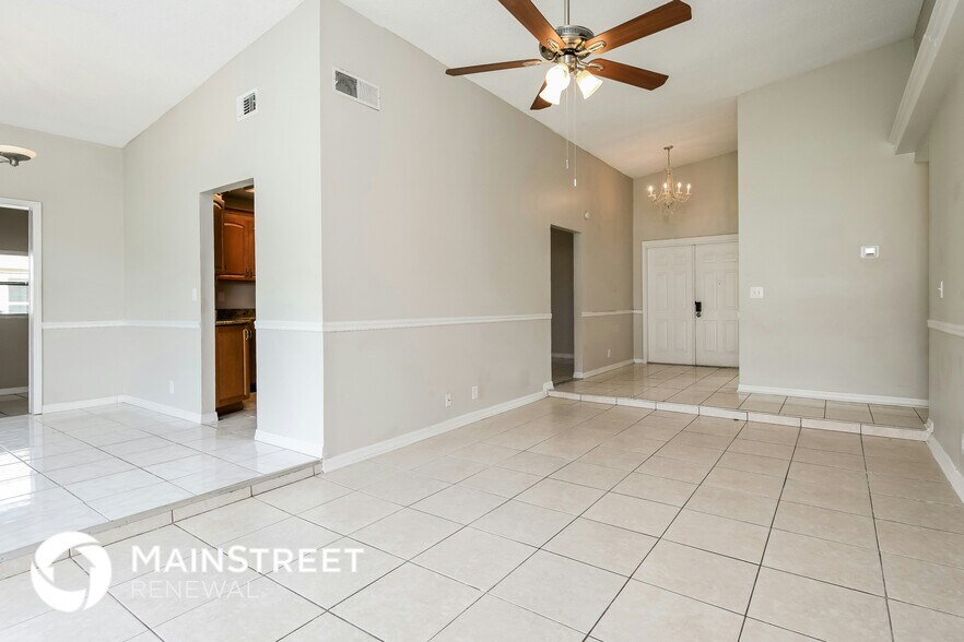 Building Photo - 820 E Flag Ln