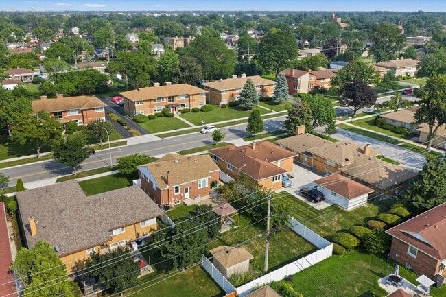 Building Photo - 1412 Balmoral Ave