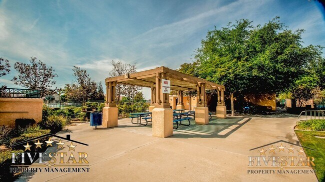 Building Photo - 4938 Shorebird Dr