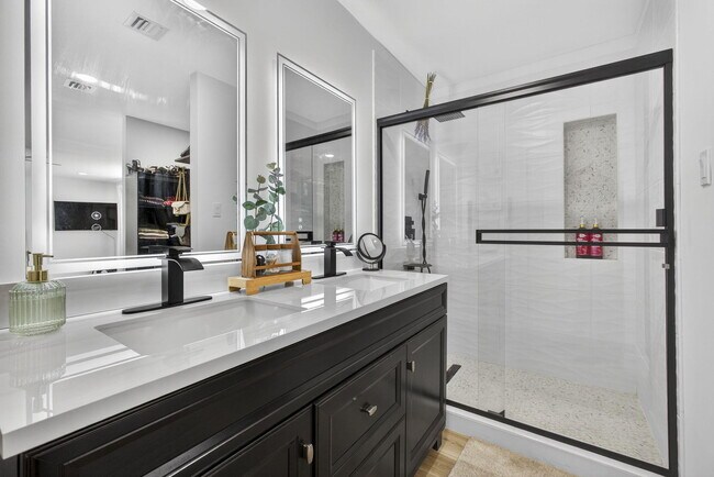 Building Photo - 701 37th St