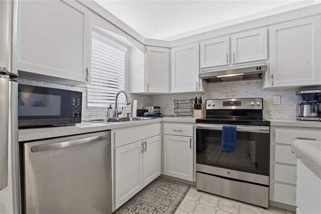 Building Photo - 7540 Bay Island Dr S