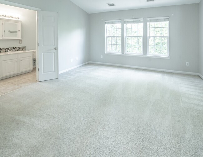 Master bedroom 1 - 2922 Duvalla Ave