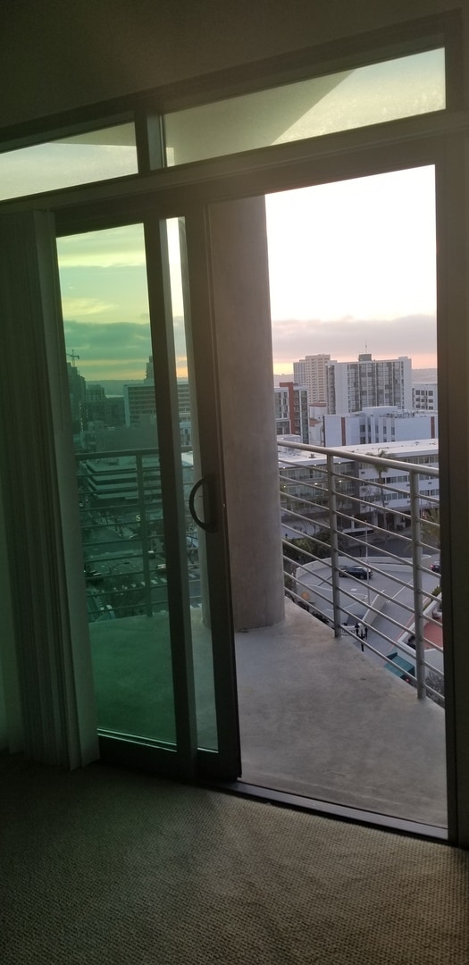 Building Photo - Large 2 bedroom downtown, Special!  And Great Views