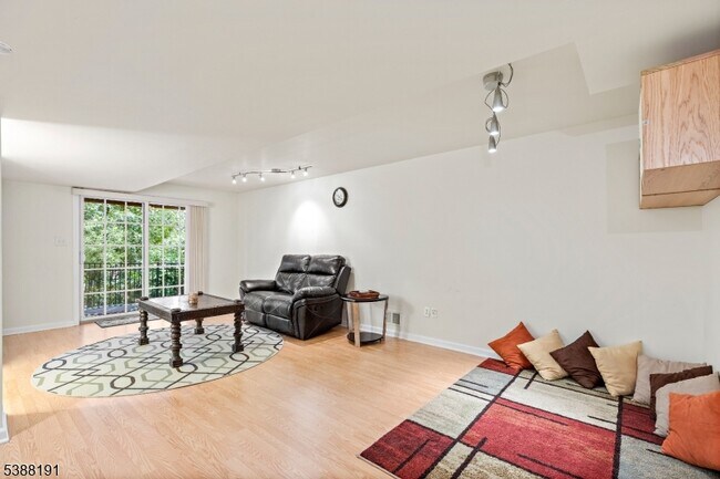 Building Photo - 28 Henning Terrace