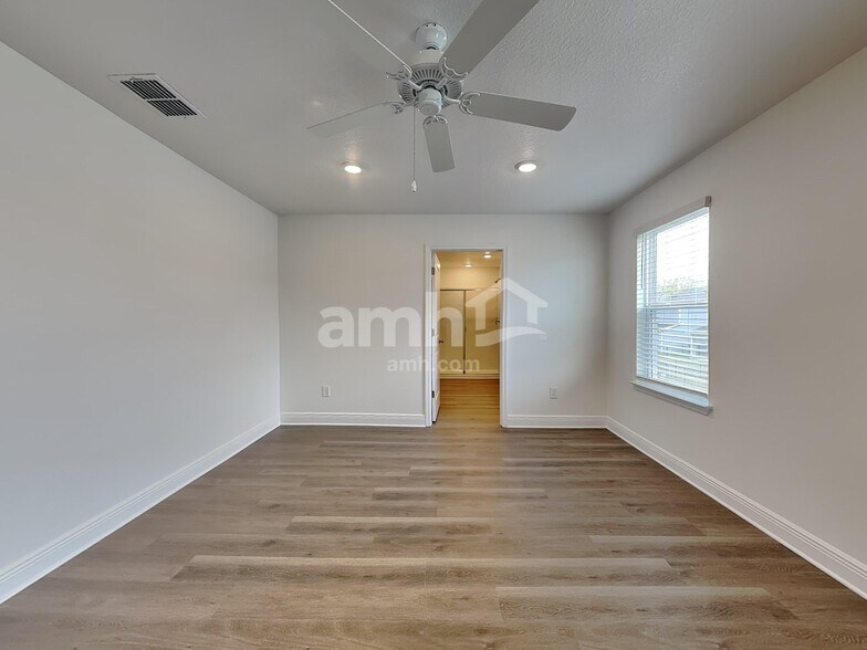 Building Photo - 1526 Blue Nile Pt