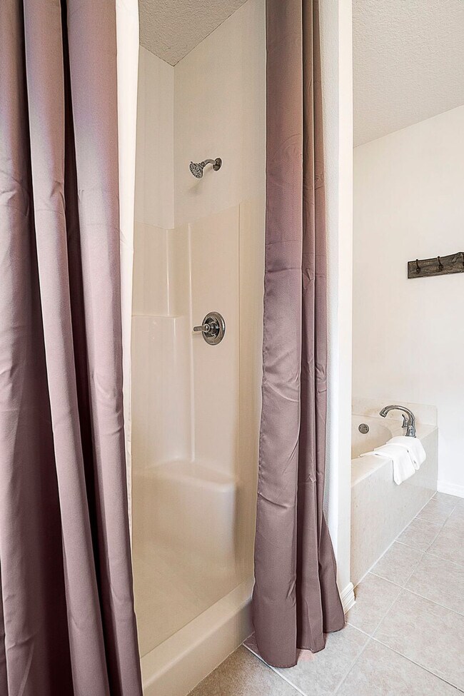 Building Photo - 11 Wheeler Ln