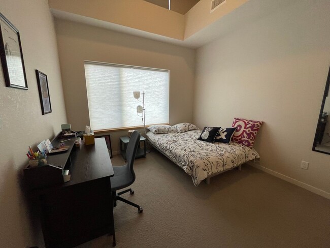 Building Photo - Louisville Town-Home Near Downtown!