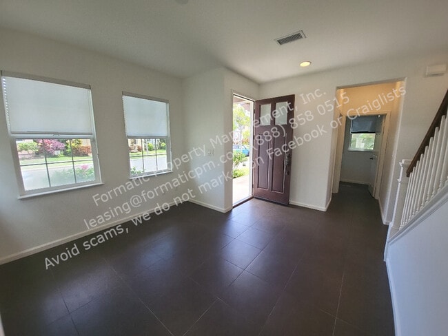 Building Photo - Elegant 4-Bedroom Home with Loft in Presti...