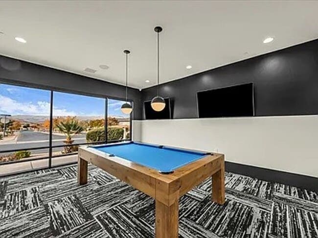 Building Photo - 3 Bedroom Home In 55+ Community!