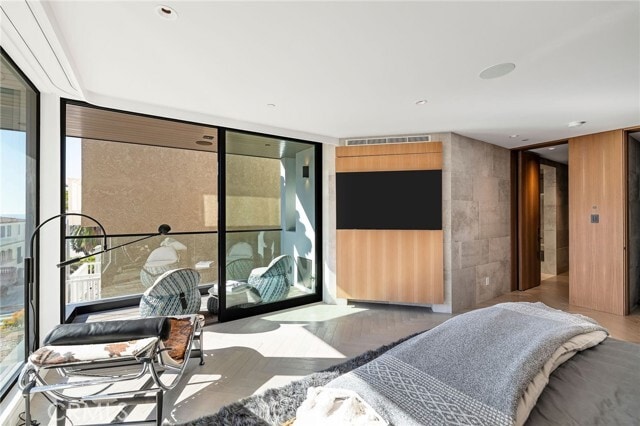 Building Photo - 121 25th St