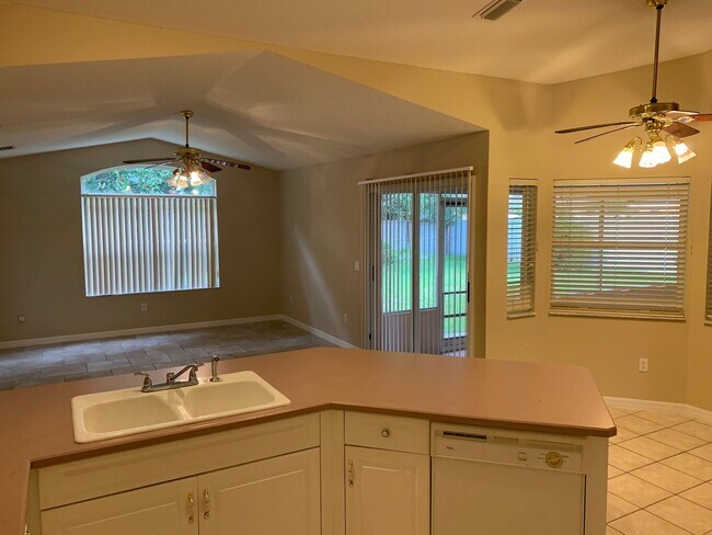 Building Photo - Beautiful 4-Bedroom, 2-Bath Home with Fenc...