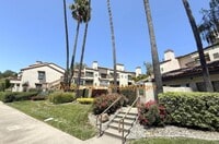 Building Photo - REDUCED ! BRIGHT TOP FLOOR 2 BEDROOM CONDO...