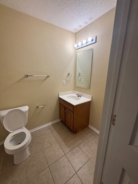 Building Photo - 633 Oakhurst Dr