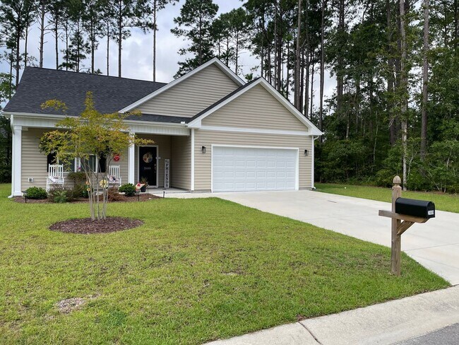 Primary Photo - 3 Bedroom 2 Bathroom House Located in Mill...