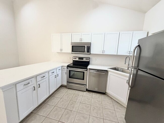 Building Photo - Independence South Brick One Level Patio Home. UPDATED! Open Floor Plan, Clean, Pets Ok!