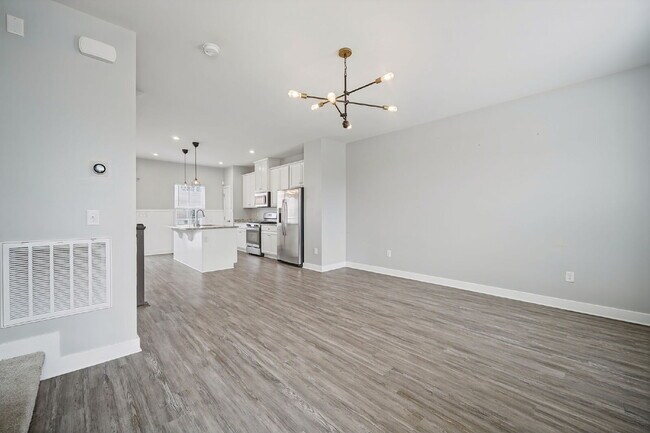 Building Photo - Luxurious 3-bedroom 2.5 bath townhome with Garage in Chesapeake