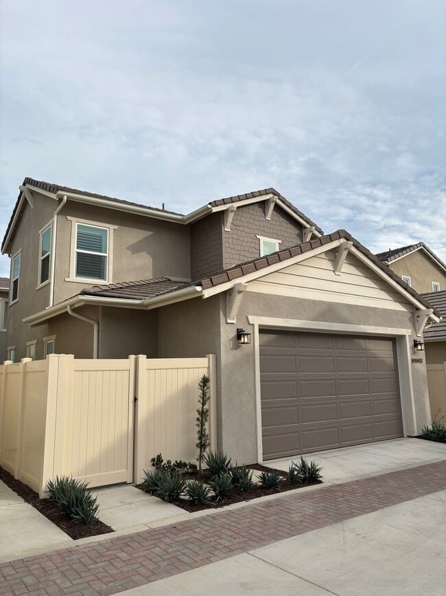 Building Photo - Gorgeous New Build in East Ventura
