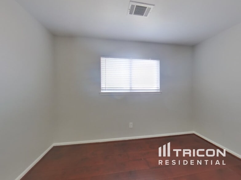 Building Photo - 5615 Bear Paw Cir