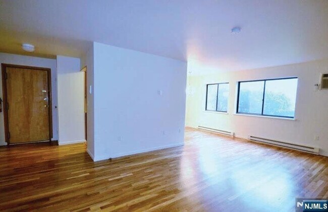 Building Photo - 121 Grove St