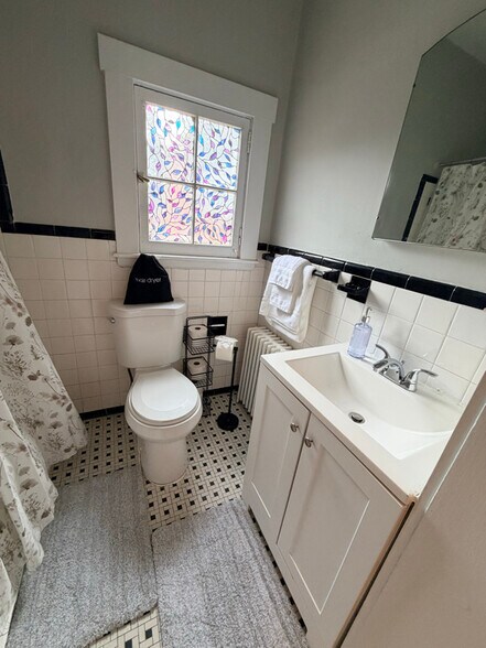 Building Photo - 101 E 33rd St