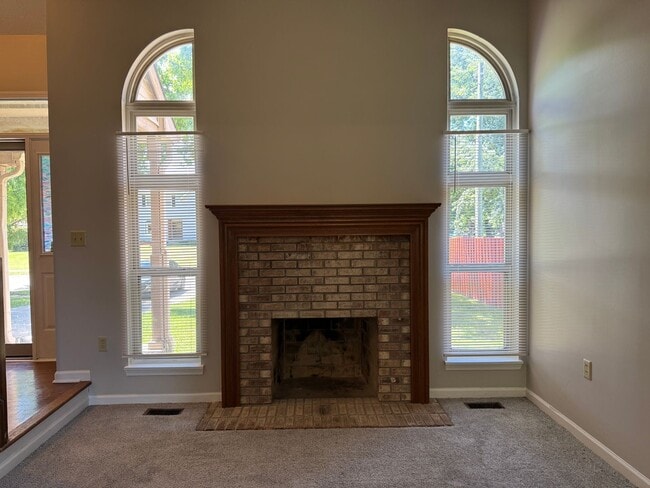Building Photo - Eagle Creek 3 Bed 2.5 Bath