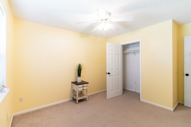 Building Photo - Charming 3 bedroom 2 bath home available soon!!