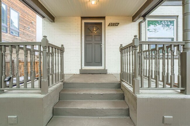 Building Photo - Stylish Home in the Heart of Highland with Detached Garage & Mother-in-Law Suite