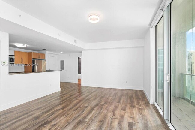 Building Photo - 300 S Biscayne Blvd