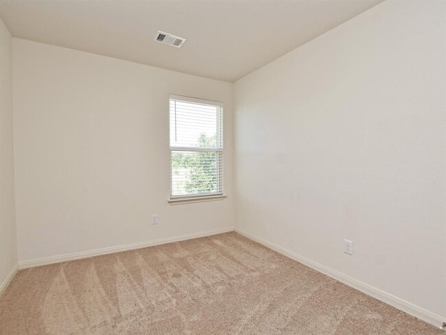 Building Photo - 341 Cres Park Dr