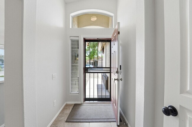 Building Photo - Welcome to this well-maintained 3-bedroom, 2-bath home in Gilbert, AZ!