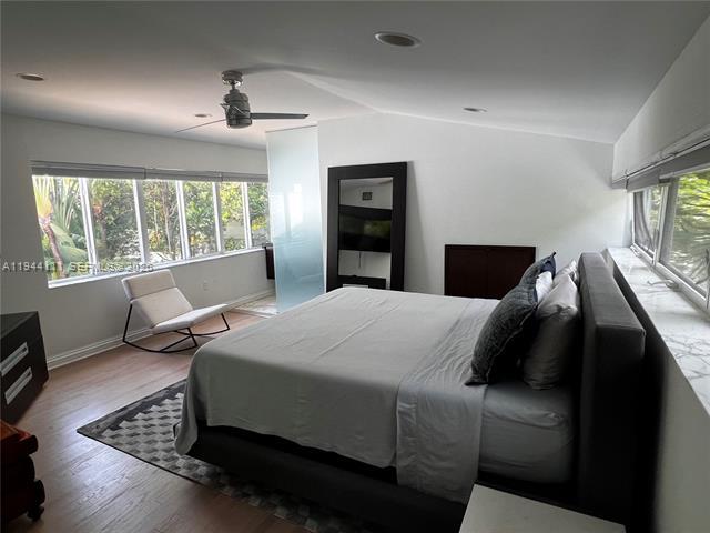 Building Photo - 2301 S Miami Ave