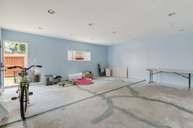 Building Photo - 47 Hackberry Ln