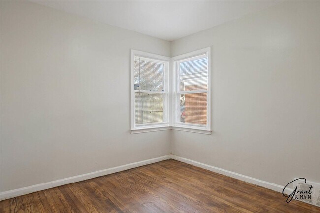 Building Photo - 2 bedroom - 2 bath - Detroit gem - $1200