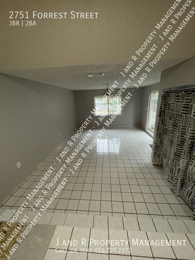 Building Photo - 2751 Forrest St