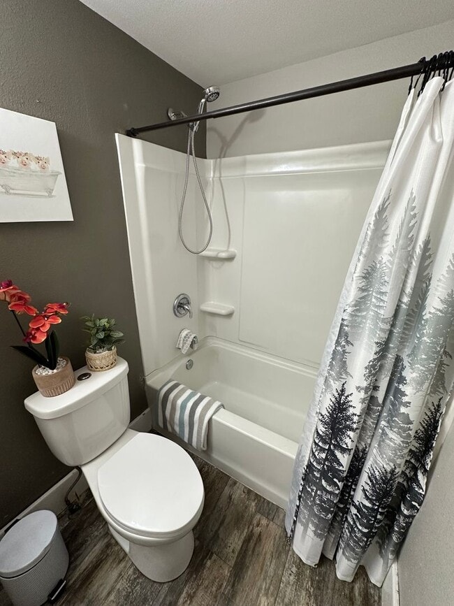 Building Photo - 2 bed, 1 bath home for rent in Waterloo