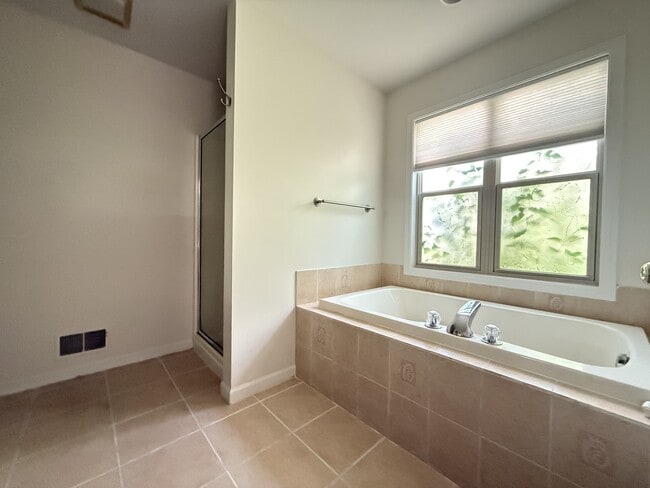 Building Photo - 603 E Castlebury Cir