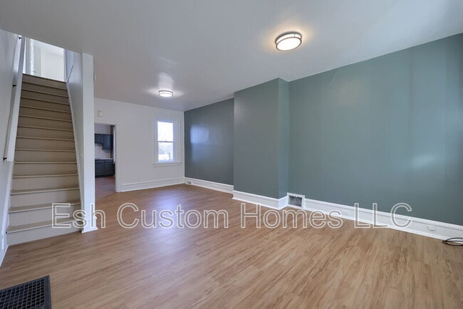 Building Photo - 227 S Ann St