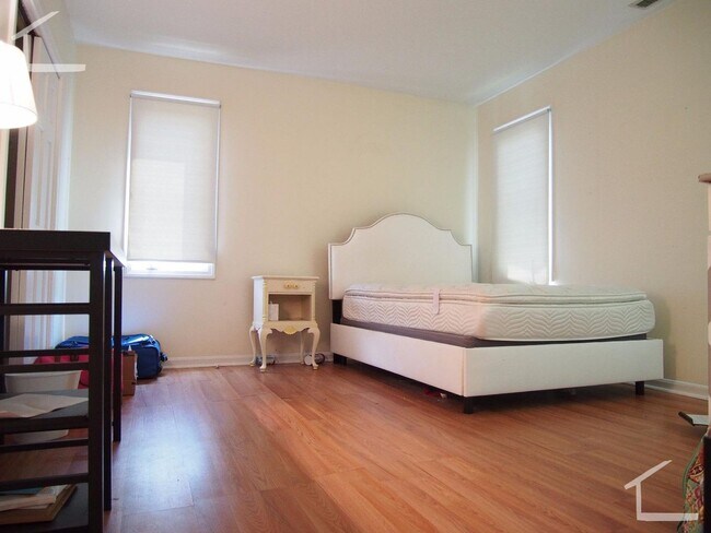 Building Photo - NO FEE! XL House w 2 Parking Inc, Laundry I/U -- New Hardwood Flooring, Pet Friendly, 2 Parking S...